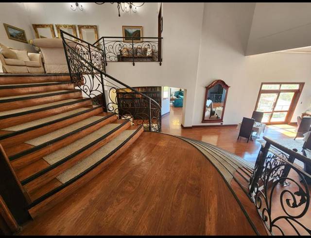 7 BEDROOM HOUSE FOR SALE IN WATERKLOOF RIDGE